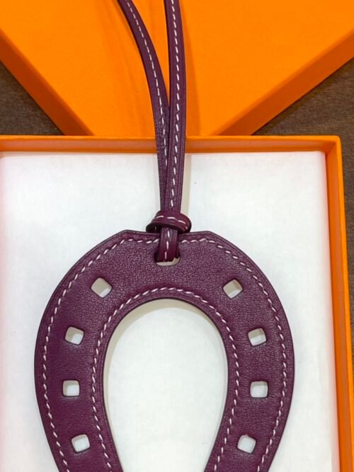 Taiwan 187 Factory Swift Leather Violet Paddock Horseshoe Charm