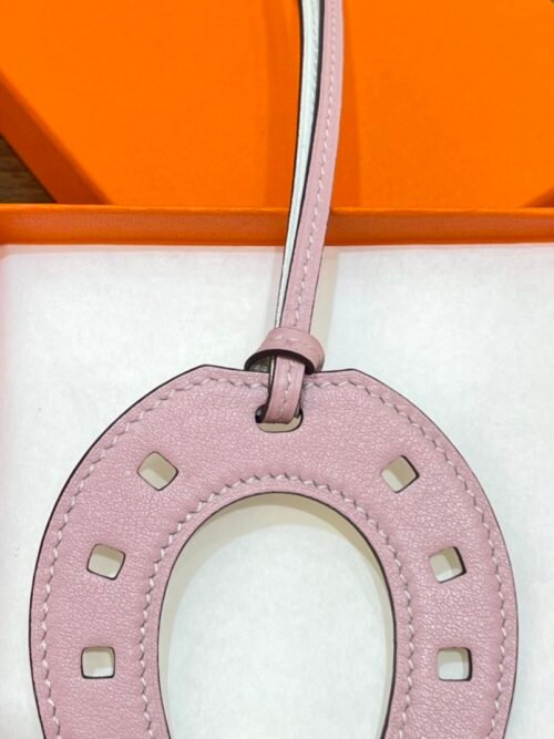 Full Handmade 187 Factory Paddock Horseshoe Charm Swift Leather Rose Sakura / Craie No.HS 851