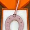 Kuwait 187 Factory No.HS 855 Rose Sakura / Feu Orange Swift Paddock Horseshoe Charm