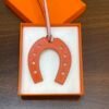 Kuwait 187 Factory No.HS 855 Rose Sakura / Feu Orange Swift Paddock Horseshoe Charm