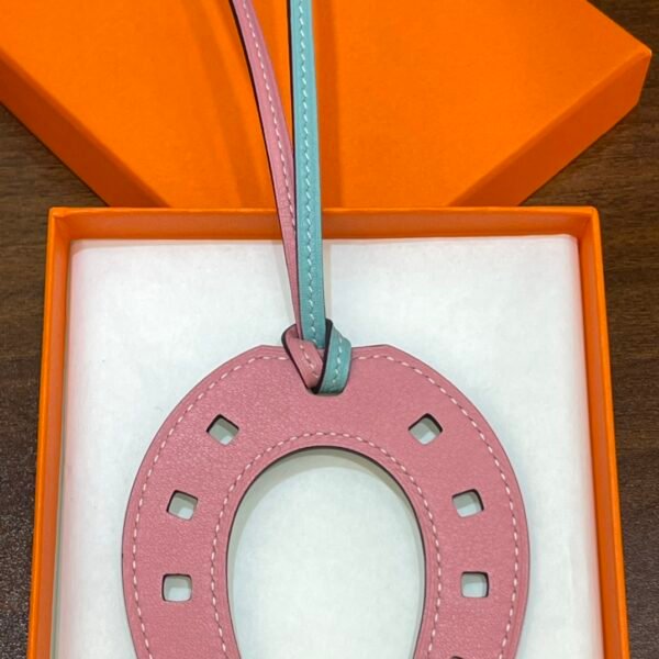 Full Handmade 187 Factory Paddock Horseshoe Charm Swift Leather Pink / Blue Atoll