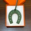 Australia Canberra 187 Factory Paddock Horseshoe Charm Swift Leather Pink / Vert Olive No.860