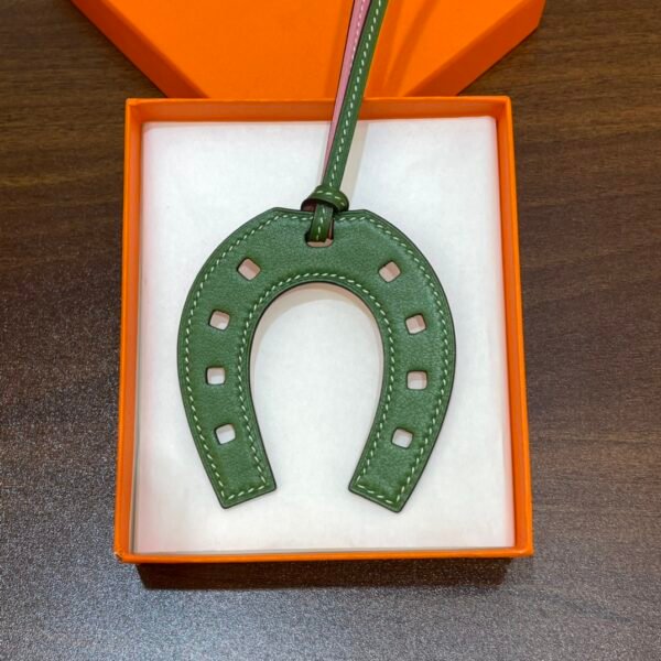 Australia Canberra 187 Factory Paddock Horseshoe Charm Swift Leather Pink / Vert Olive No.860