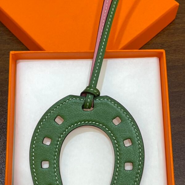 Australia Canberra 187 Factory Paddock Horseshoe Charm Swift Leather Pink / Vert Olive No.860