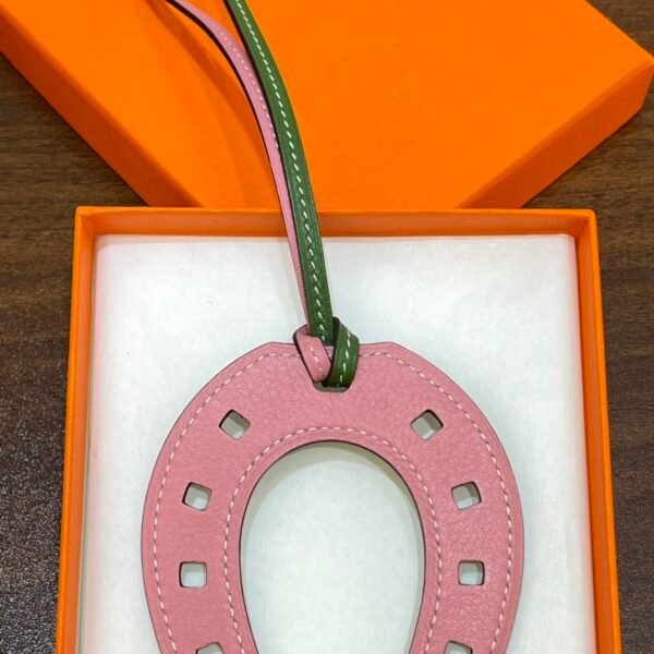Australia Canberra 187 Factory Paddock Horseshoe Charm Swift Leather Pink / Vert Olive No.860