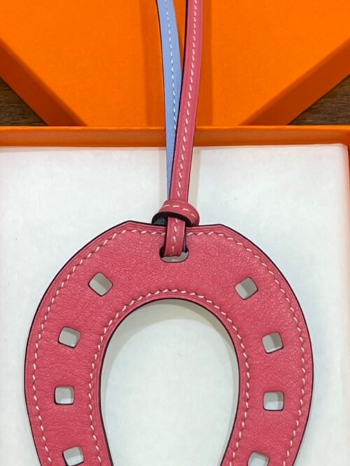 UAE Dubai 187 Factory Paddock Horseshoe Charm Rose Lipstick / Lilac Swift Leather No.861