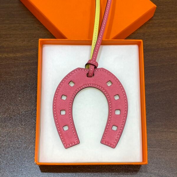 187 Factory Paddock Horseshoe Bag Charm Swift Leather Rose Lipstick / Lime No.863
