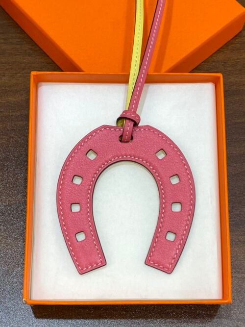 187 Factory Paddock Horseshoe Bag Charm Swift Leather Rose Lipstick / Lime No.863