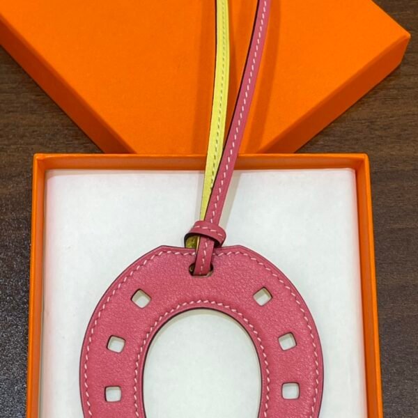 187 Factory Paddock Horseshoe Bag Charm Swift Leather Rose Lipstick / Lime No.863
