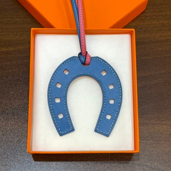 USA Washington 187 Factory Paddock Horseshoe Charm No.865 Pink / Blue Azteque Swift Leather