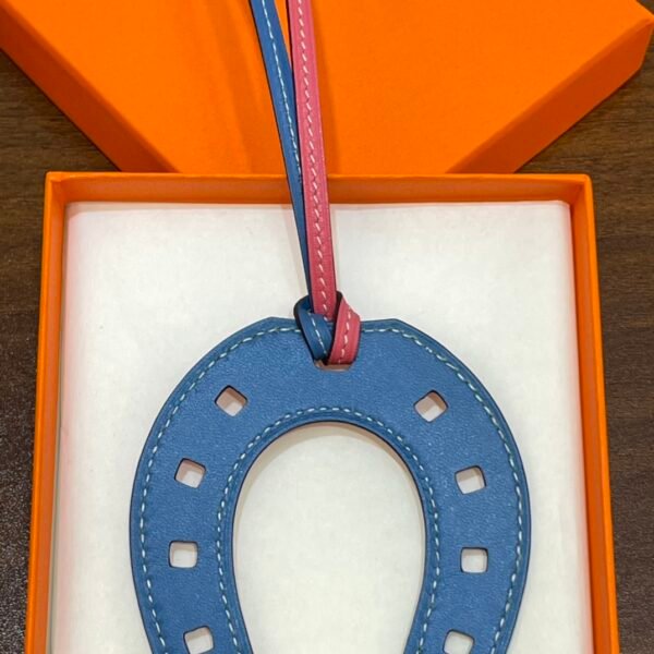 USA Washington 187 Factory Paddock Horseshoe Charm No.865 Pink / Blue Azteque Swift Leather