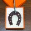 187 Factory Blue Atoll / Rouge H Swift Leather No.867 Paddock Horseshoe Charm