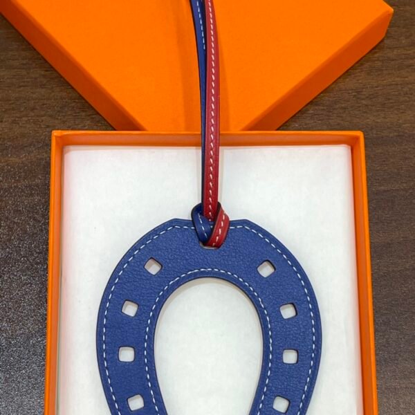 UK London 187 Factory Swift Leather Paddock Horseshoe Charm Rouge Casaque / Blue Electric No.871