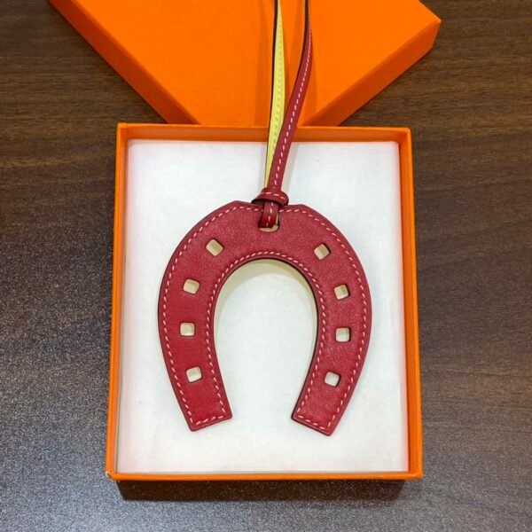 187 Factory Paddock Horseshoe Bag Charm Images No.872 Swift Leather Rouge Casaque / Lime