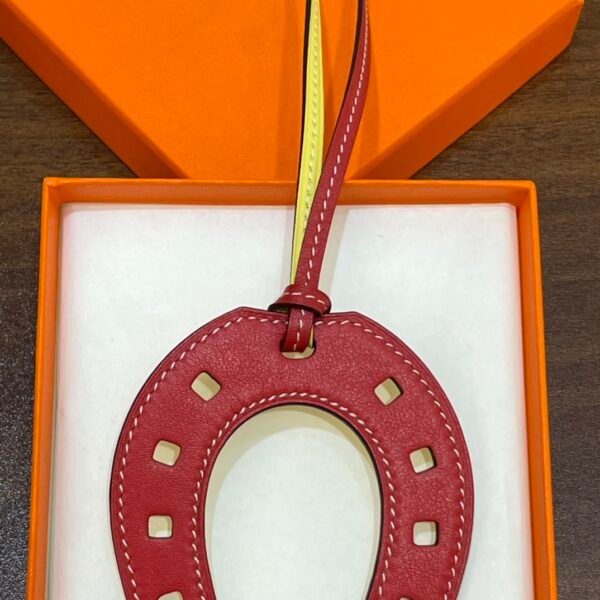 187 Factory Paddock Horseshoe Bag Charm Images No.872 Swift Leather Rouge Casaque / Lime