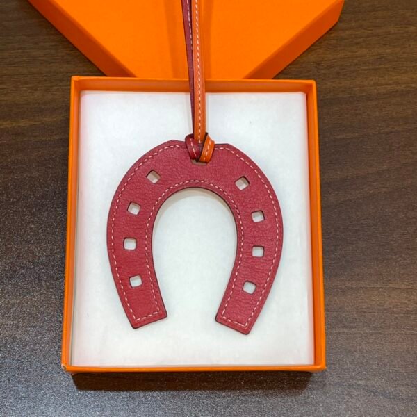 USA New York 187 Factory Paddock Horseshoe Charm Swift Leather Feu Orange / Rouge Casaque No.875