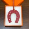 USA New York 187 Factory Paddock Horseshoe Charm Swift Leather Feu Orange / Rouge Casaque No.875