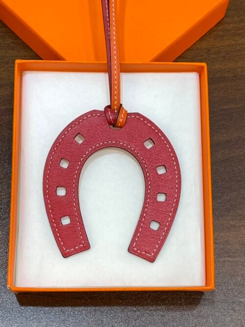 USA New York 187 Factory Paddock Horseshoe Charm Swift Leather Feu Orange / Rouge Casaque No.875
