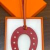 USA New York 187 Factory Paddock Horseshoe Charm Swift Leather Feu Orange / Rouge Casaque No.875