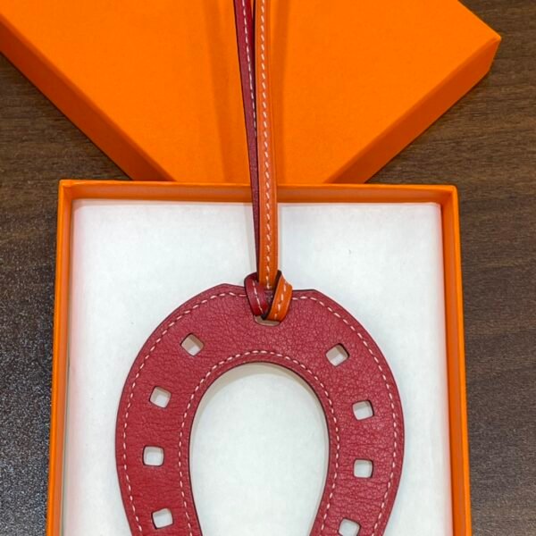 USA New York 187 Factory Paddock Horseshoe Charm Swift Leather Feu Orange / Rouge Casaque No.875