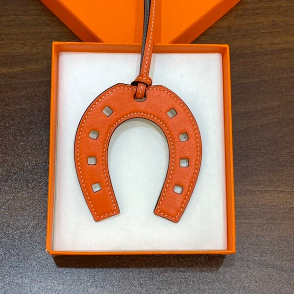 Full Handmade 187 Factory Feu Orange / Etoupe Swift Leather No.876 Paddock Horseshoe Charm