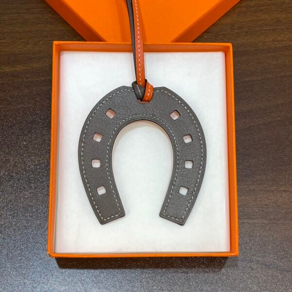 Full Handmade 187 Factory Feu Orange / Etoupe Swift Leather No.876 Paddock Horseshoe Charm