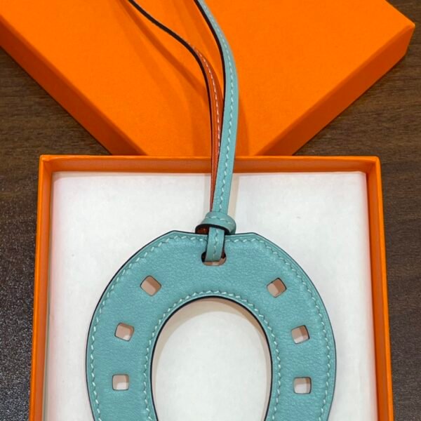 Russia Moscow 187 Factory Paddock Horseshoe Charm Swift Leather Feu Orange / Blue Atoll No.877
