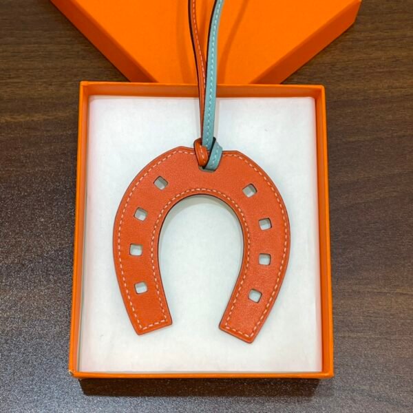 Russia Moscow 187 Factory Paddock Horseshoe Charm Swift Leather Feu Orange / Blue Atoll No.877