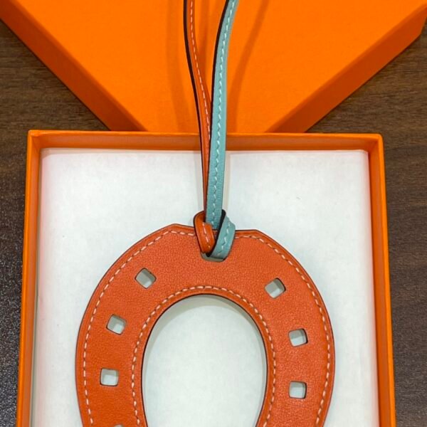 Russia Moscow 187 Factory Paddock Horseshoe Charm Swift Leather Feu Orange / Blue Atoll No.877