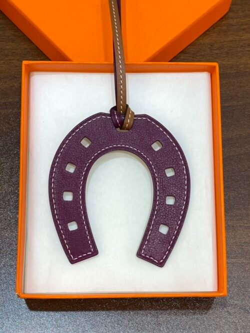 187 Factory Paddock Horseshoe Bag Charm Images Swift Violet / Gold No.882
