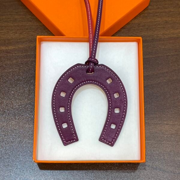 Saudi Arabia Riyadh 187 Factory Violet / Rouge Casaque Swift Leather Paddock Horseshoe Charm No.889
