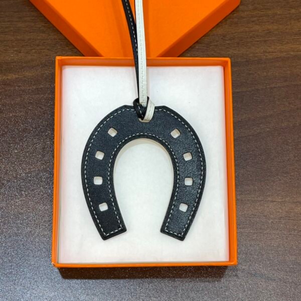 Full Handmade 187 Factory Paddock Horseshoe Charm No.890 Craie / Noir Swift Leather