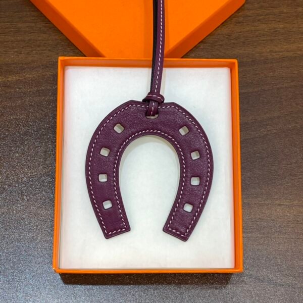 UAE Dubai 187 Factory Paddock Horseshoe Charm No.893 Swift Leather Violet / Noir