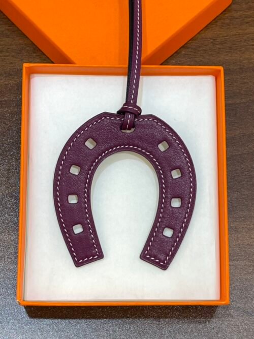 UAE Dubai 187 Factory Paddock Horseshoe Charm No.893 Swift Leather Violet / Noir