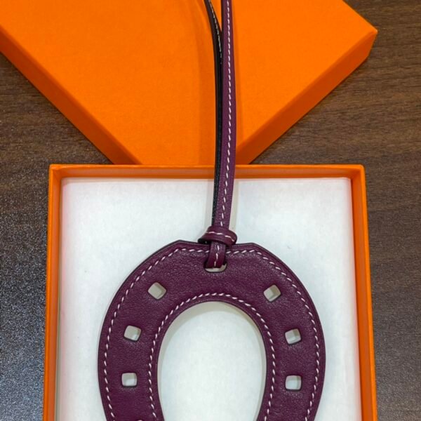 UAE Dubai 187 Factory Paddock Horseshoe Charm No.893 Swift Leather Violet / Noir