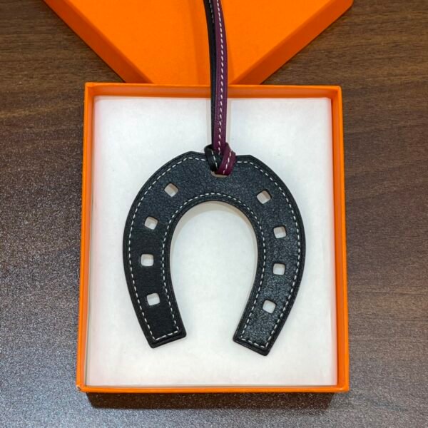 UAE Dubai 187 Factory Paddock Horseshoe Charm No.893 Swift Leather Violet / Noir