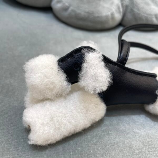 UAE Dubai 187 Factory Budy Charm Merino Wool & Milo Agneau Noir No.12
