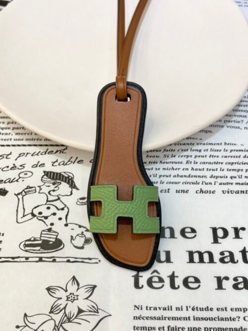 UK London 187 Factory Oran Nano Charm Vert Criquet Epsom & Swift Leather