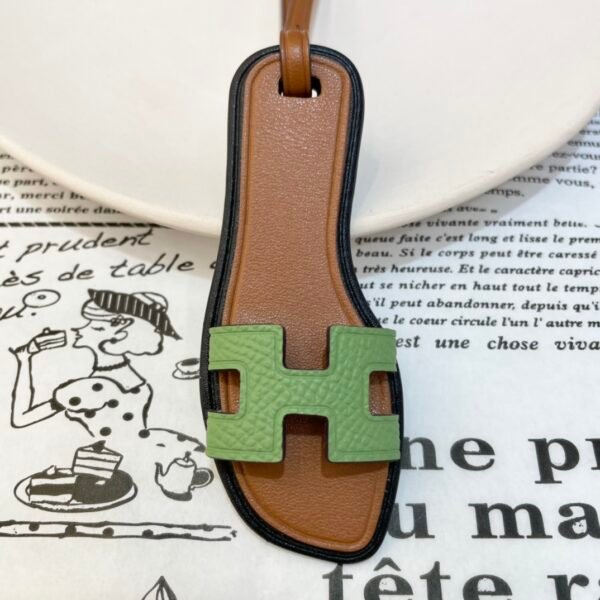 UK London 187 Factory Oran Nano Charm Vert Criquet Epsom & Swift Leather