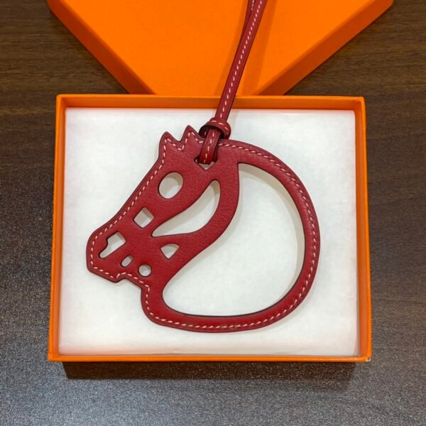 USA New York 187 Factory Paddock Cheval Charm Swift Leather Ruby