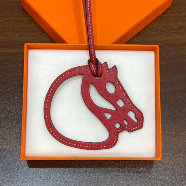 USA New York 187 Factory Paddock Cheval Charm Swift Leather Ruby