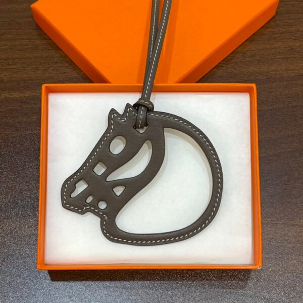 Full Handmade 187 Factory Paddock Cheval Charm Chocolate Swift Leather
