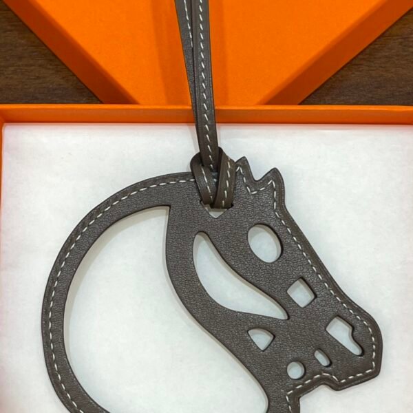 Full Handmade 187 Factory Paddock Cheval Charm Chocolate Swift Leather