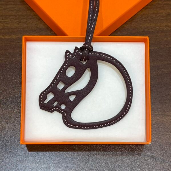 Kuwait 187 Factory Paddock Cheval Charm Images Rouge H Swift Leather