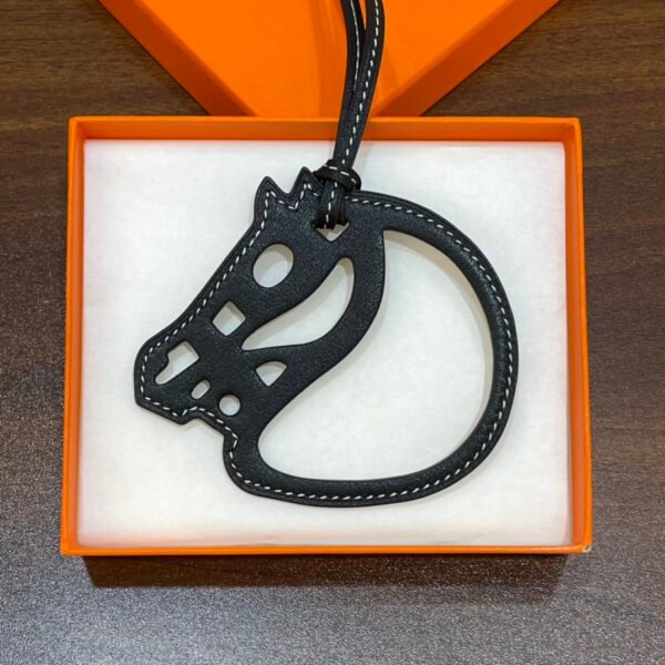 New Arrival 187 Factory Noir Swift Leather Paddock Cheval Charm