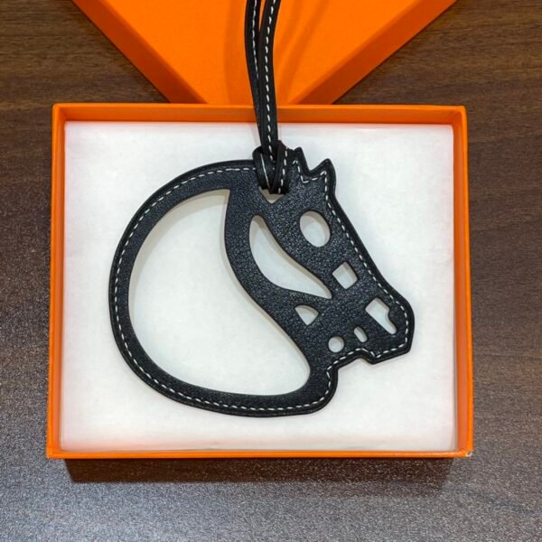 New Arrival 187 Factory Noir Swift Leather Paddock Cheval Charm