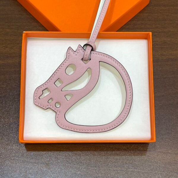 Russia Moscow 187 Factory Paddock Cheval Charm Swift Leather Rose Sakura & Craie