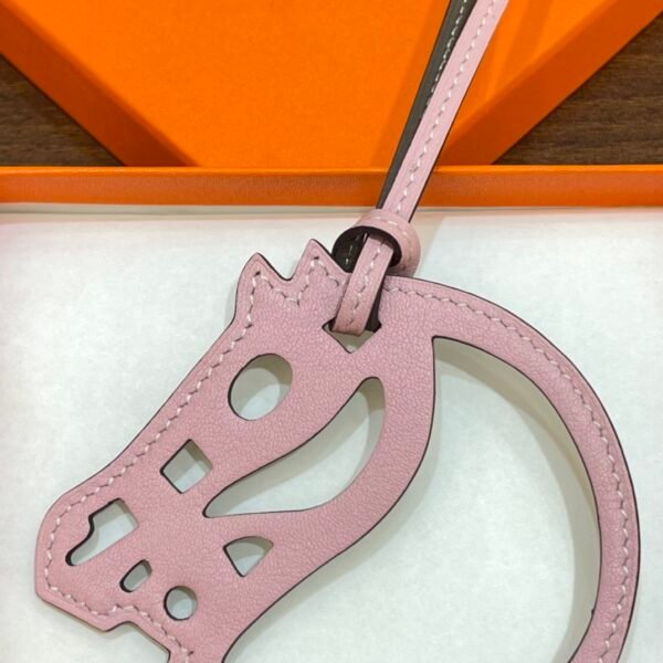 UK London 187 Factory Paddock Cheval Charm Swift Leather Rose Sakura & Etoupe