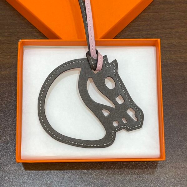 UK London 187 Factory Paddock Cheval Charm Swift Leather Rose Sakura & Etoupe