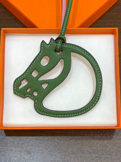Russia Moscow 187 Factory Paddock Cheval Charm Swift Leather Rose Confetti & Vert Bengale